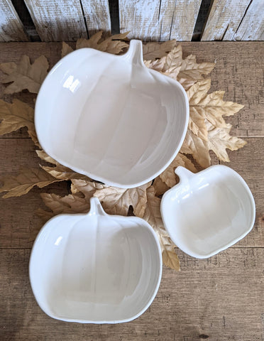 white nesting pumpkin set