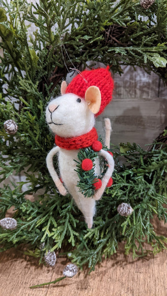 Christmas Mouse With Wreath