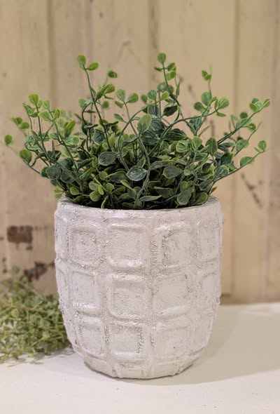 English Cottage Textured Planter