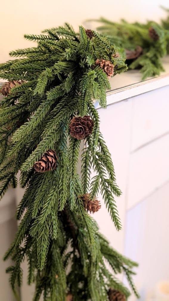 Evergreen Fir & Pinecone Garland