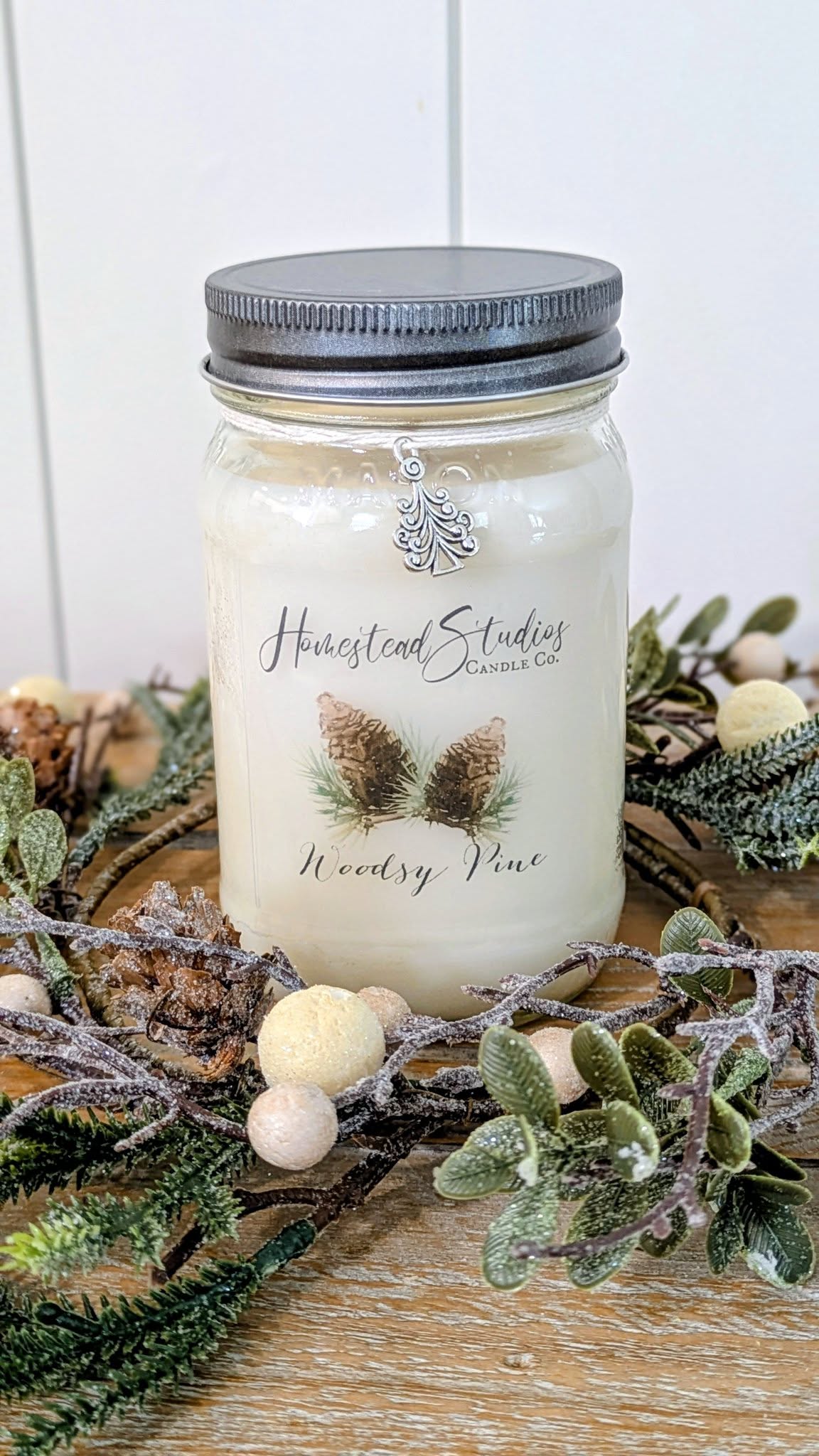 Woodsy Pine soy candle