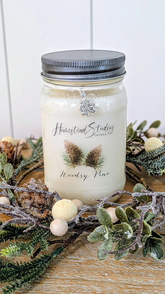 Woodsy Pine soy candle
